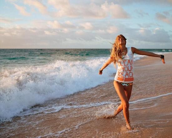 girl-on-beach-wellness